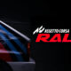 Portada oficial de Assetto Corsa Rally mostrando un coche de rally en acción sobre un terreno mixto